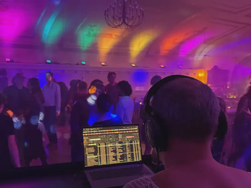 DJ Daniél an den Decks