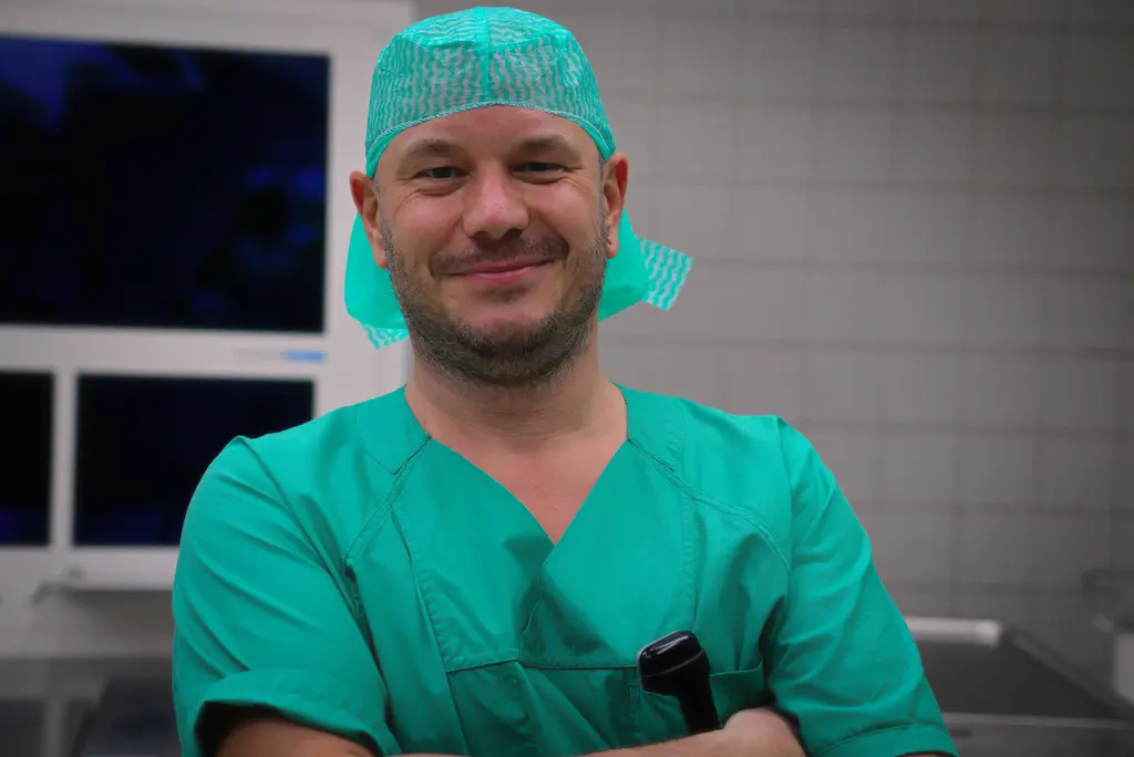 Krankenpfleger Daniel Köbsch in OP 10