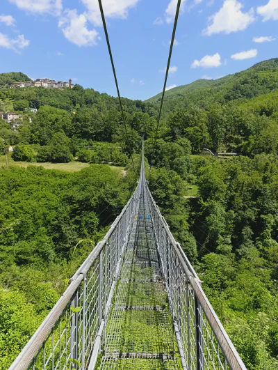Blick von der Hängebrücke nach Mammiano Basso