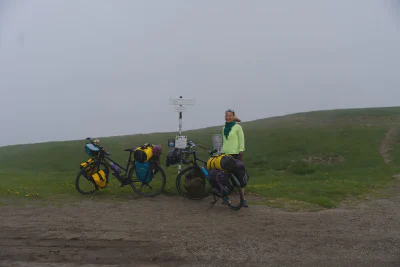 Erinnerungsfoto am Passschild des Passo della Croce Arcana