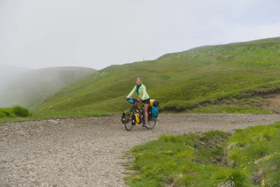 Mystische Stimmung auf dem Pass auf 1.669 Metern, als die Wolken aufziehen