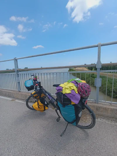 Überquerung des Po auf einer gigantischen Brücke