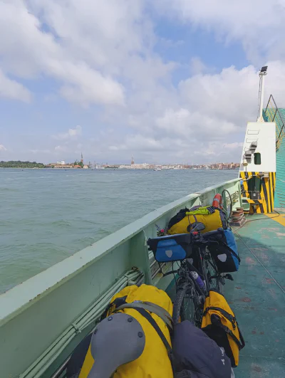 Spektakuläre Fährfahrt mit dem Vaporetto nach Venedig hinein