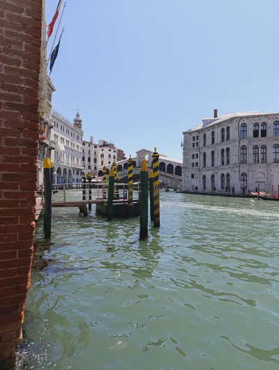 Ein Super-Spot: Der berühmte Blick von der Riva del Ferro auf die Rialtobrücke