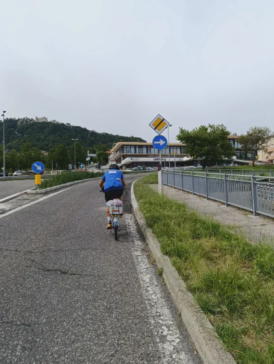 Auf dem Weg nach San Marino Stadt. Mit dem Klappfahrrad :)