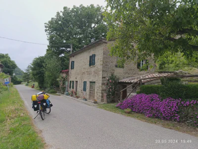 Schöner Abschnitt im Tal auf dem Weg von Città di Castello Richtung Verna