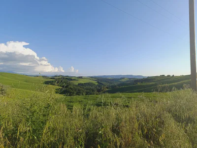 Sonnenuntergang über der malerischen Landschaft der Crete Senesi