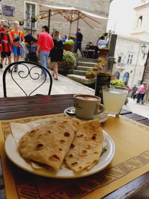 FOTO: 12:56 / Ort: ca. 43.8916, 12.4137