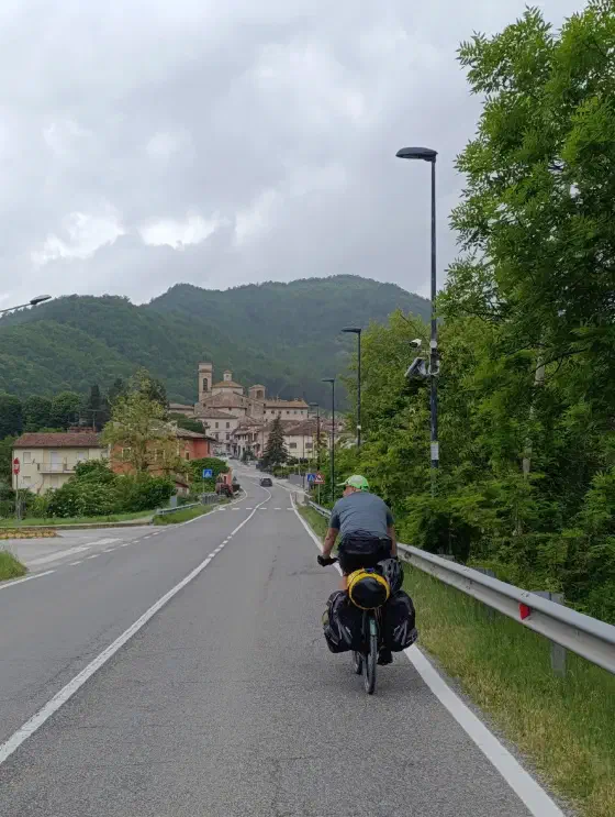 12:20 Uhr, ca. 43.5980, 12.3034