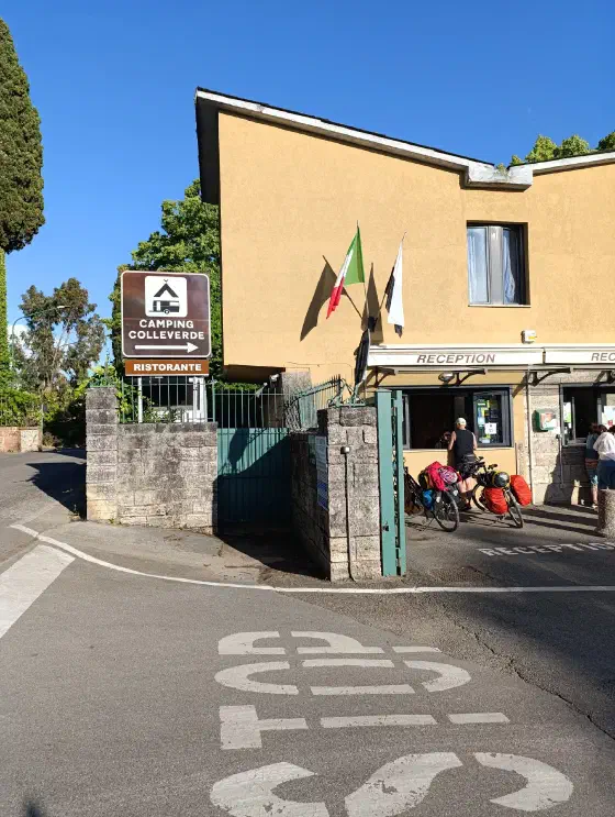 18:46 Uhr, ca. 43.3370, 11.3314