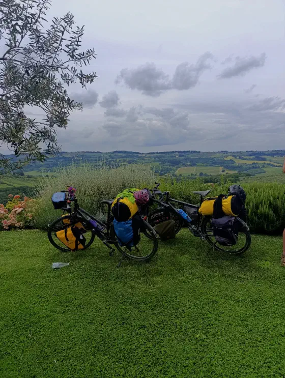 12:05 Uhr, ca. 43.6788, 11.1466