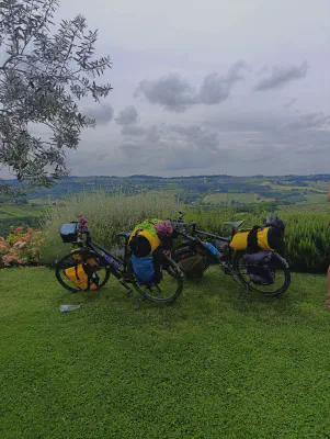 FOTO: 12:05 / Ort: ca. 43.7237, 11.2177