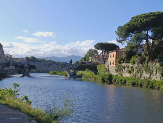 FOTO: 18:22 / Ort: ca. 43.9388, 10.9245