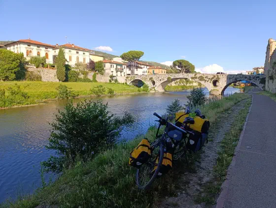 18:23 Uhr, ca. 43.9386, 10.9206