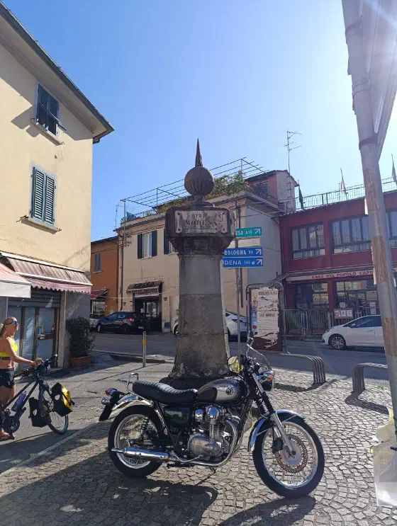 08:56 Uhr, ca. 43.9546, 10.9013
