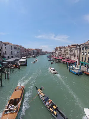 FOTO: 12:42 / Ort: ca. 45.4392, 12.3340