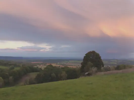 Sonnenuntergang über den Hügeln des Elbsandsteingebirges