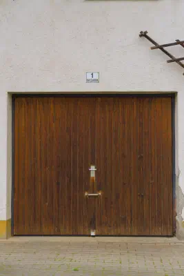 Die Adresse stimmt: Ankunft in der Via Claudia 1.