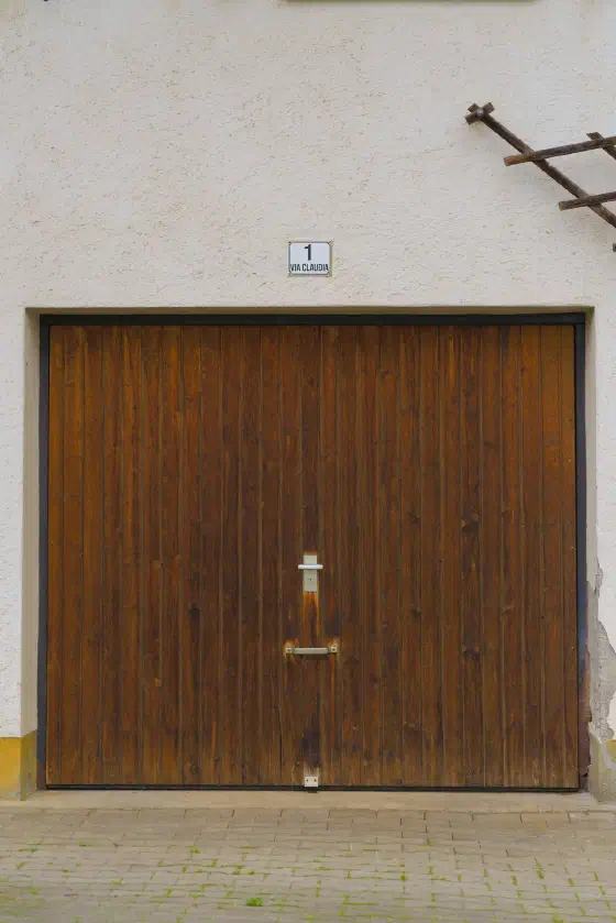 Die Adresse stimmt: Ankunft in der Via Claudia 1.