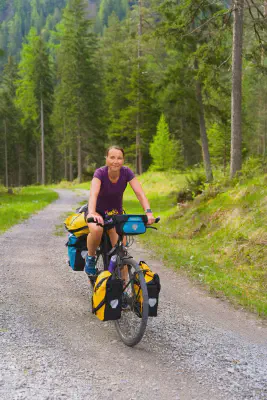 Durch den Wald zum Fernpaß