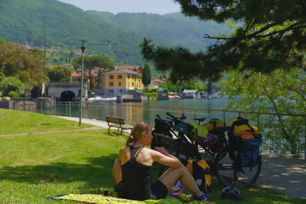 Mittagspause in Mandello del Lario