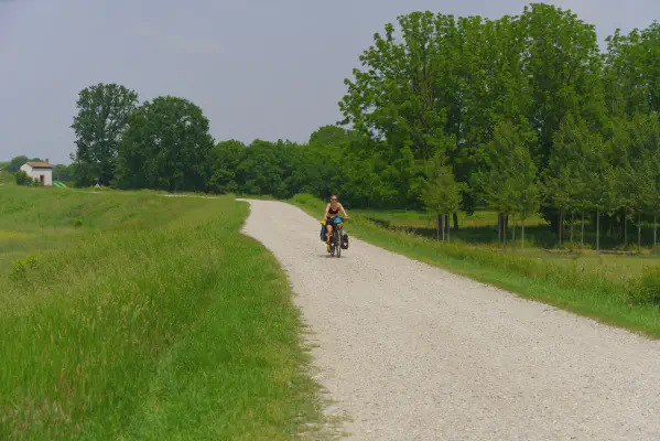 Mittags durch die Poebene