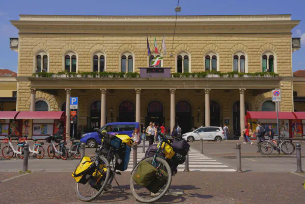 Zielpunkt erreicht! Unsere Räder nach 1340km vor Bologna Centrale