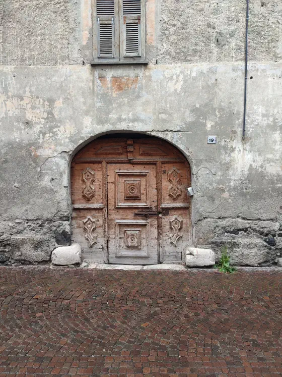 Alte Tür in Bormio