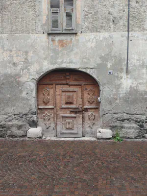Alte Tür in Bormio